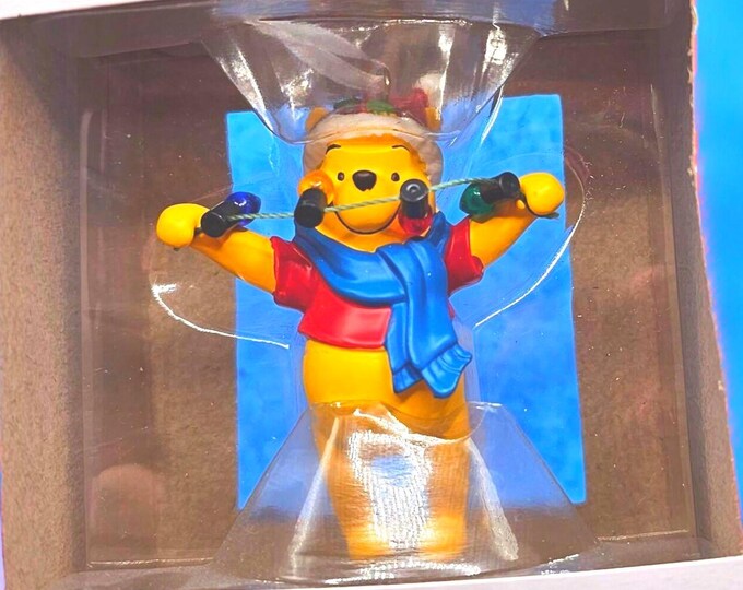 New 2022 Hallmark Disney Winnie the Pooh and Honey Pot Christmas ornament A9/23
