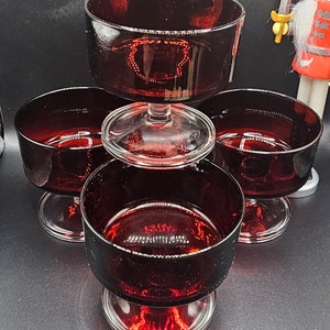 4 Vintage Cavalier Ruby Red Glass 6 Unzen Champagner Coupés von Luminarc France B10 / 07