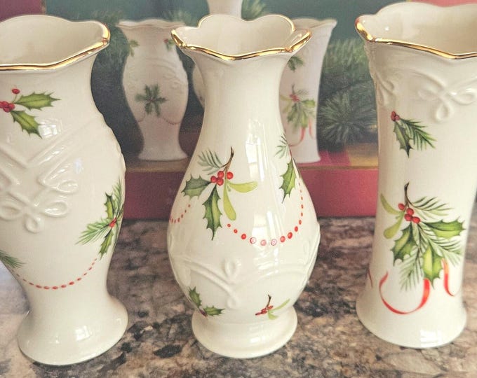 Vintage Lenox Mistletoe & Holly Set of 3 Bud Vases Christmas Wintertime new in box A8/33