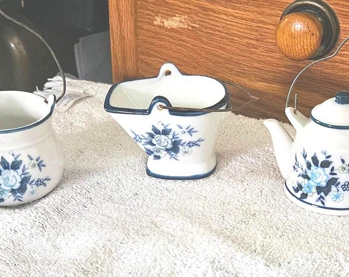 Vintage Miniature Set of 5 Blue and White Ceramic Pots A8/25