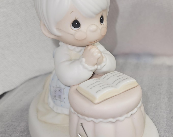 1986 Precious Moments "Grandma's Prayer" Special addition for members of the Precious Moments Collectors club Box3/22