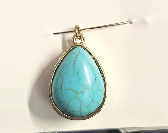 Vintage turquoise necklace pendant with gold trim. (Box)