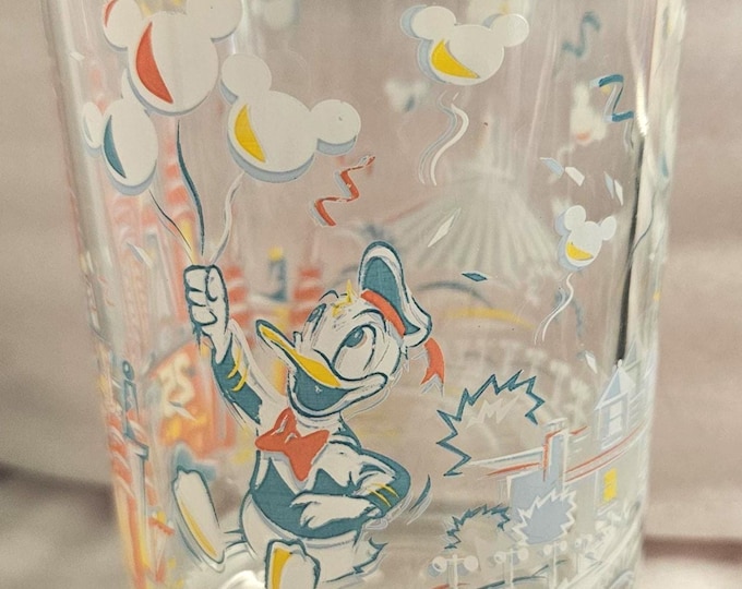 Walt Disney World 25th Anniversary Donald Duck Glass Cup from 1996. D1/12