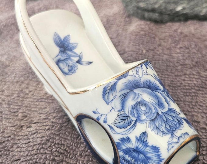 Blue willow shoes porcelain slipper with gold trim D4/42