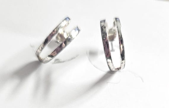 Presenting silver-colored double hoop earrings fe… - image 8