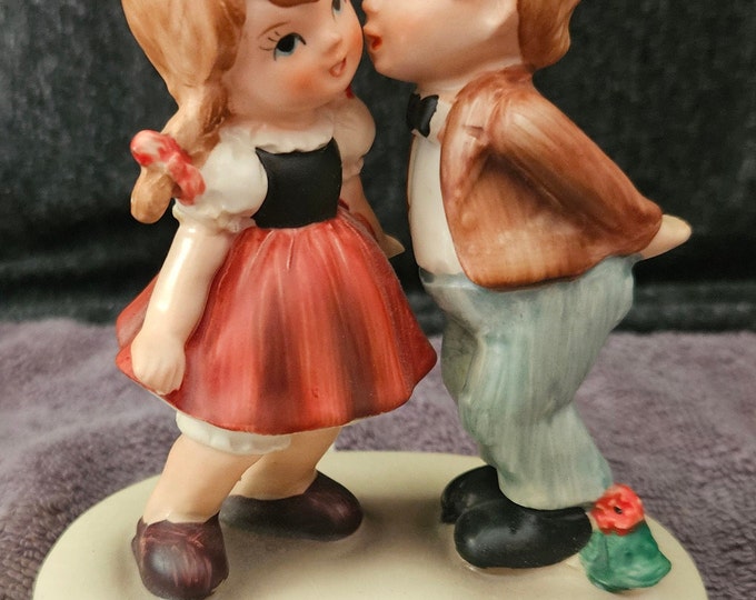 Vintage Lefton #07821 Hand painted China boy and Girl figurine D4/32