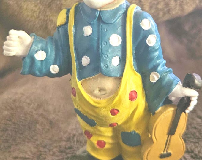 Vintage Clown figurine holding the violin blue and white polka dot suit G3620 D5/18