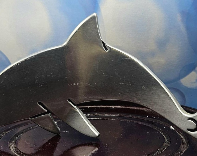 Vintage  Collectable Hallmark Curved metal Dolphin table top decoration A2/23