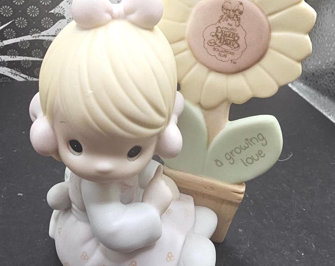 Precious Moments - A Growing Love Figurine F5/9/ box2