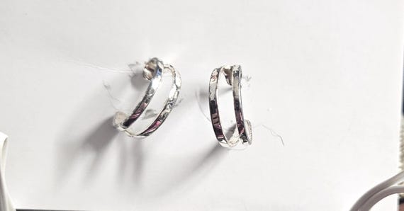 Presenting silver-colored double hoop earrings fe… - image 9