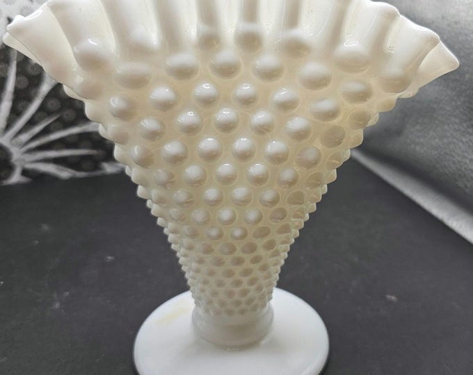 Fenton White Milk Glass Hobnail Fan Vase F5/21