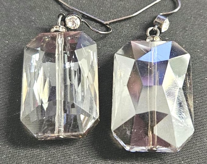 Vintage black crystal earrings featuring a small diamond at the top.(Box)