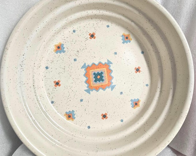 Tired Southwest Pattern Serving bowl Speckled Beige  D6/13
