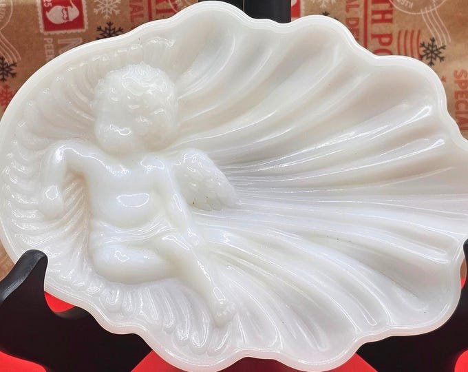 Milk Glass Angel Avon 1970s Soap Dish Embossed Cherub Vintage Milk Glass B9/6