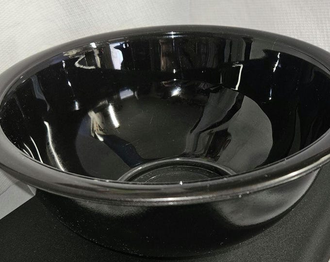1980 Pyrex black with clear bottom #323 B7/5