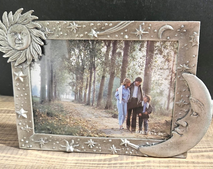 Vintage 1990s Celestial Picture Frame, Sun Moon and Stars Silver 4x6 Photo Frame, Whimsigoth Galaxy Decor, 90s Retro Home Gift A1/43