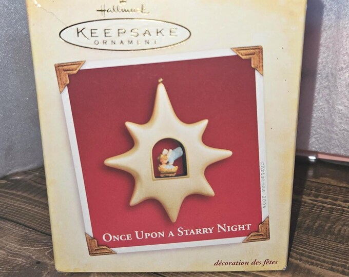 Vintage 1999 Hallmark Keepsake Ornament Collectors Club "Arctic Artist" New in box B1/31