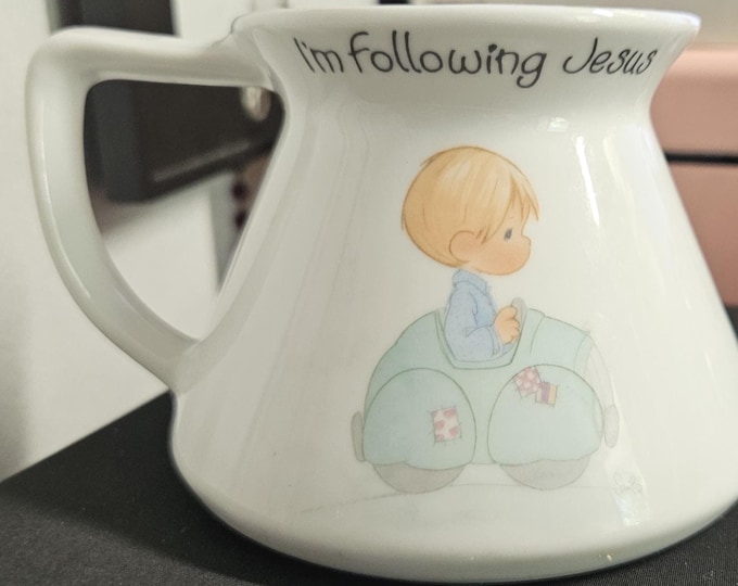 Vintage Precious Moments Retired E-7165 "I'm Following Jesus" Coffee/Tea Mug. Box 4/21