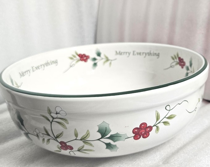 Vintage Pfaltzgraff Winterberry 7-inch bowl.D6/14