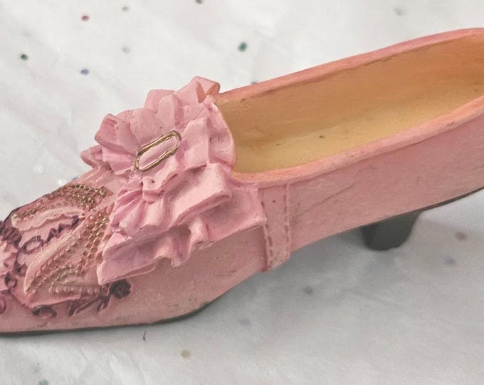 Willow hall  4 1/2" Miniature Resin Fairy & Pink Generic Resin Shoe miniature  Shoe D8/11