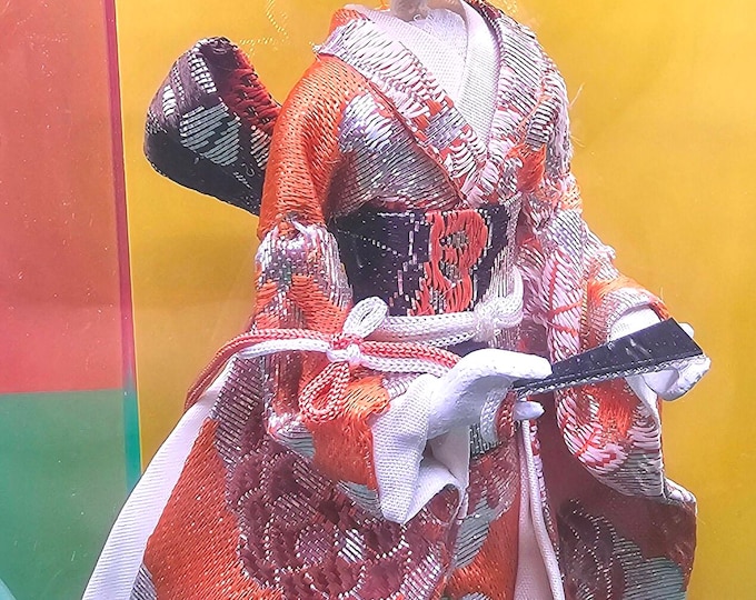 Vintage TKR Japanese Geisha Jestia Doll in Acrylic Case B5/2