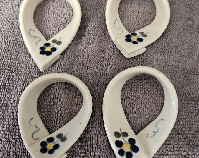 Vintage set of 4 napkin rings with blue flower design A6/22