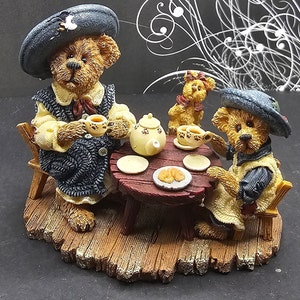 Boyds Bears Catherine and Caitlin Berriweather with Little Scruff Family Traditions Bearstone Figurine F3 /13