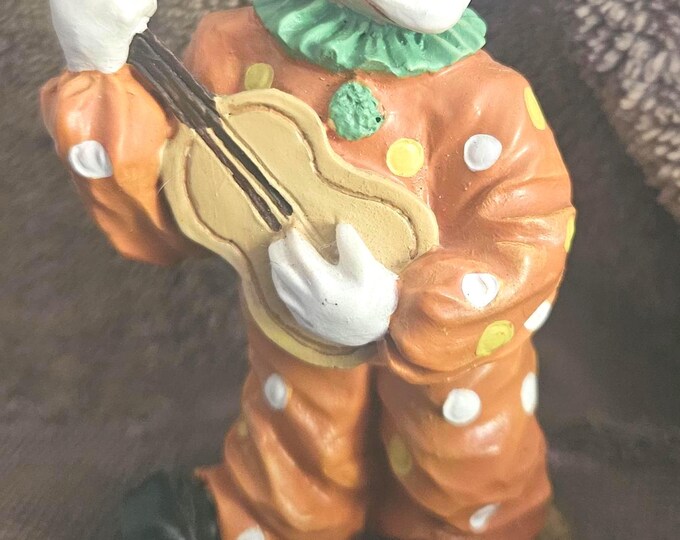 Vintage Clown figurine playing the Guitar in a orange polka dot  suit G3620 D5/116