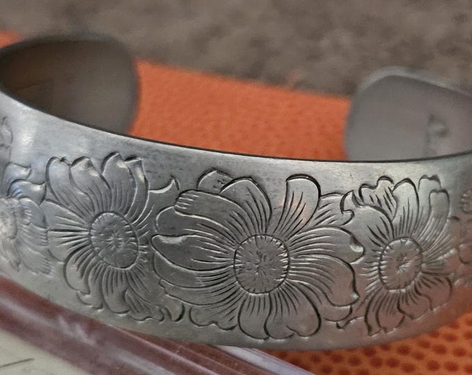 KIRK STIEFF Vintage Pewter Aster Engraved flower Cuff bracelet silver tone (Shelf)