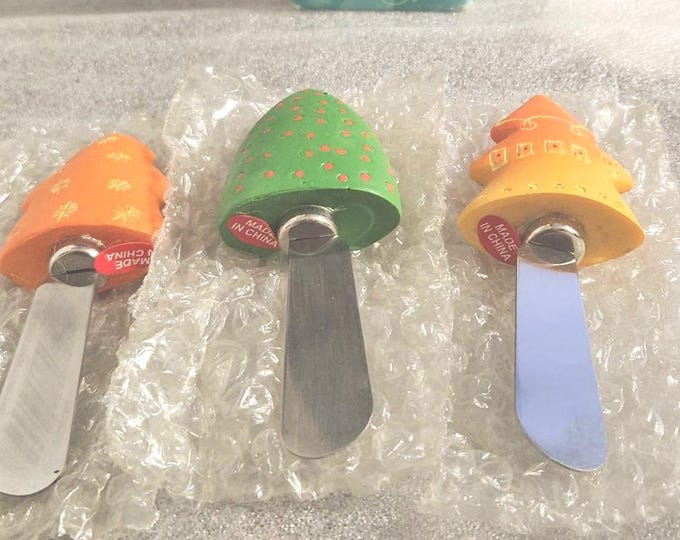 Vintage Set of 3 Resin Knife Cheese Spreaders B4/13