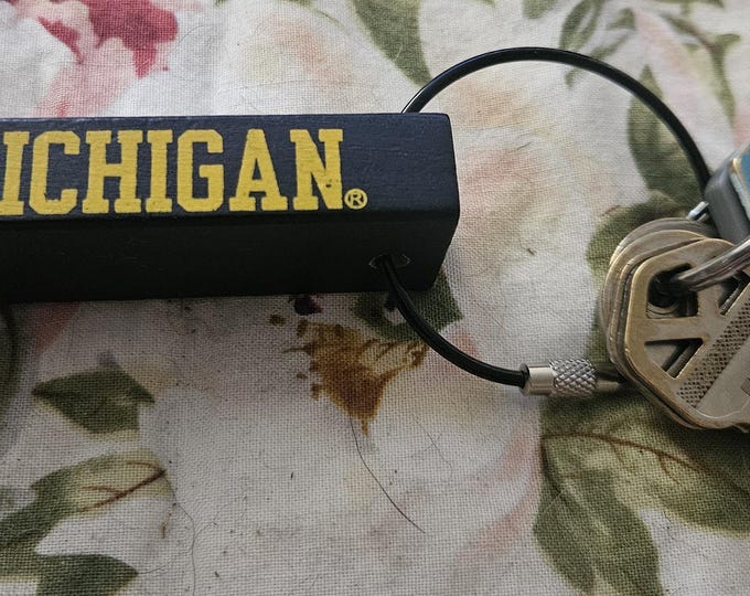 Michigan University jenga Keychain (000)
