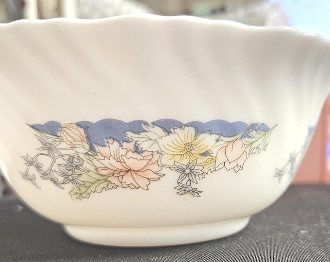Luminarc Arc Opal Florine Serving Bowl. With beautiful flowers, a design number 2 B6/19