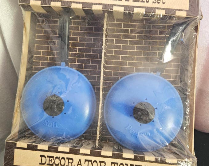 Blue sauce pan in its original package by Americana Creations A9/6