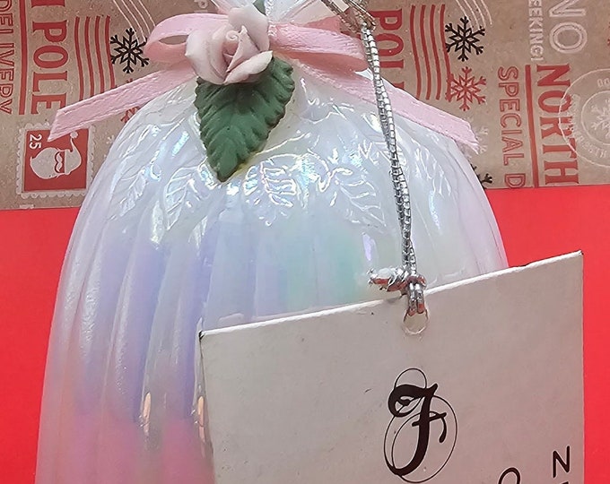 Fenton Art Glass " Pearly Sentiments " Petite Heart Handle Bells 1989 B9/9