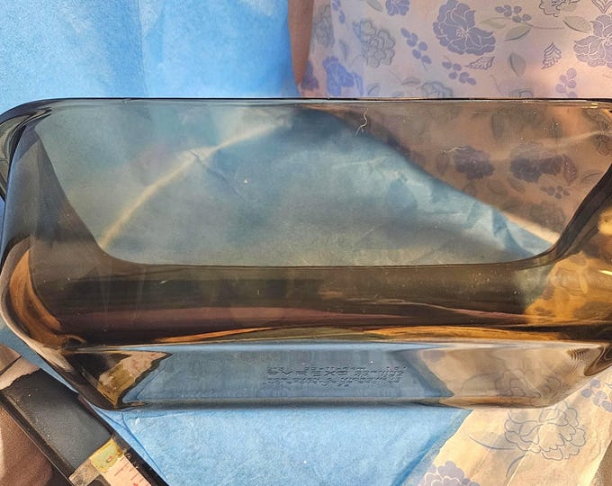 This is a vintage Pyrex loaf pan in Amber Brown, model 213 F6/03