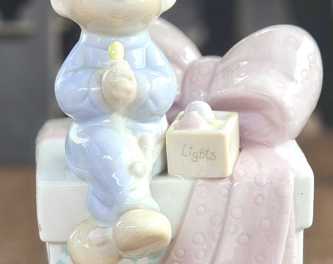 Precious Moments 1987 Sitting on Gift Dropping over for Christams box 4