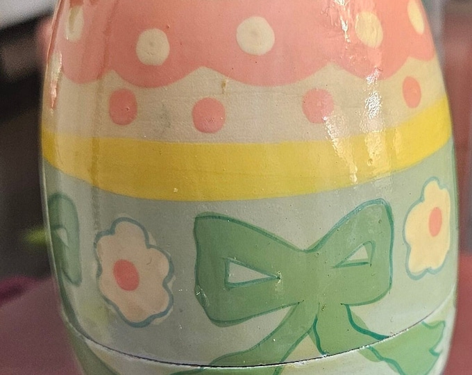Oriental trading company handcrafted Easter eggs, Large Egg With smaller Eggs C7/5