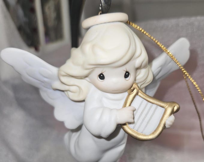 1997 Precious Moments “Joy to the World” ornament 272566  (Box 27)