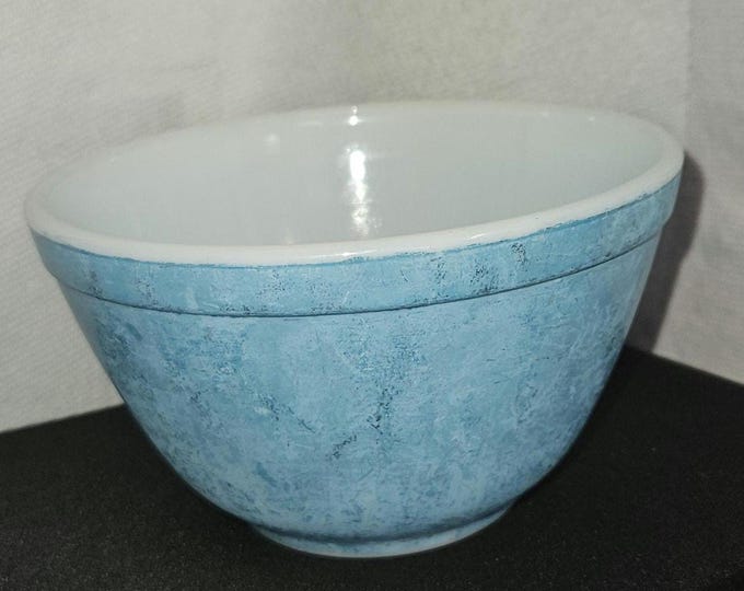 Vintage Pyrex 1.5 PT Robin's Egg Blue Small Mixing Bowl, Nesting #401.