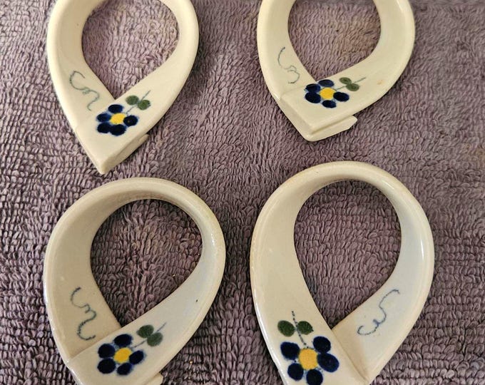 Vintage set of 4 napkin rings with blue flower design A6/22