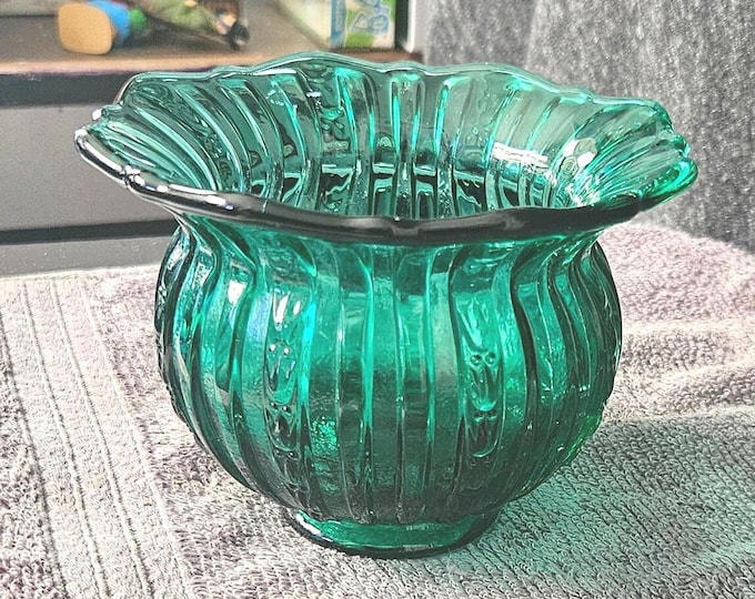 Vintage EO Brody Emerald Green Glass Vase D4/21