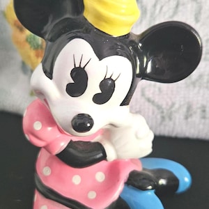 Vintage Walt Disney Production Minnie Mouse Sitting Figurine made in Japan. C7/34