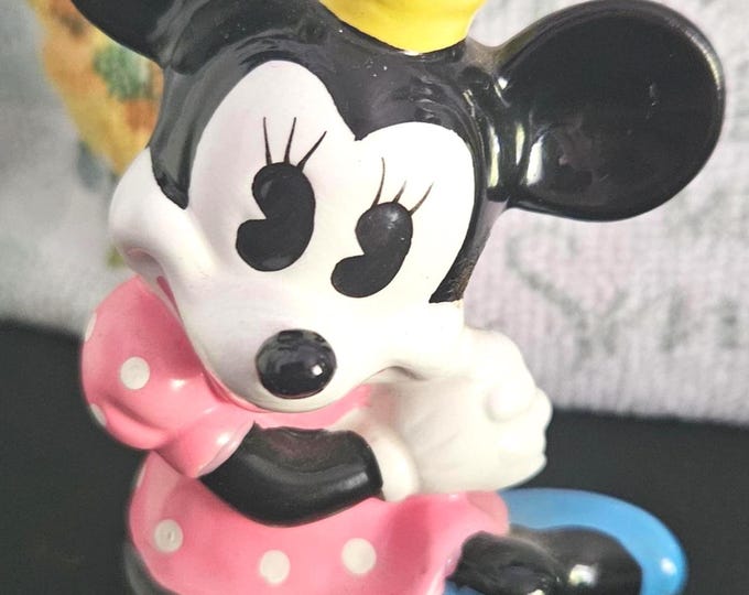 Vintage Walt Disney Production Minnie Mouse Sitting Figurine made in Japan. C7/34