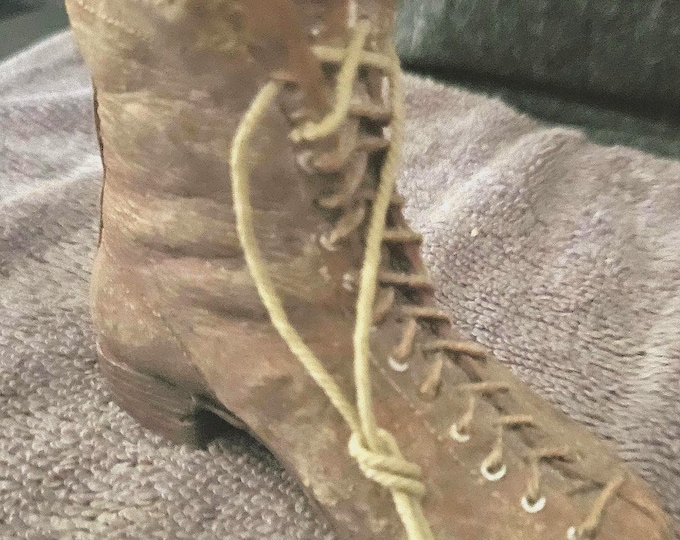 Vintage victoria lace up boot figurine /ornament D4/39