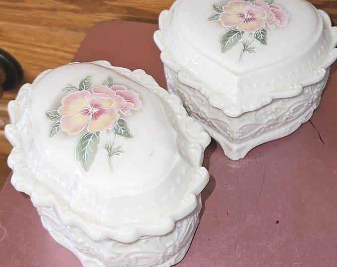 A vintage set of two Heritage House collectible trinket boxes, one oval-shaped and one heart-shaped. D7/26