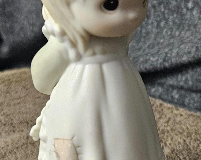 The Enesco Precious Moments 523518 Vintage 1989 "God Is Love Dear Valentine" A5/59