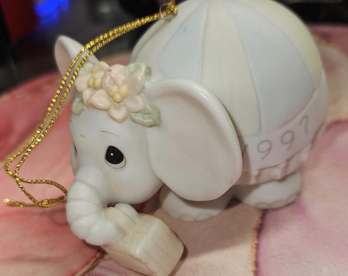 Precious Moment #272949 Pack Your Trunk For The Holidays ( Box 8)
