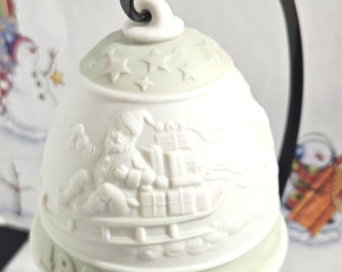 Vintage Lladro Christmas bell from 1988, complete with its original sticker F6/3