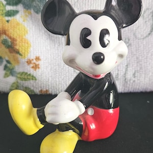 Vintage Walt Disney Production Mickey Mouse Sitting Figurine made in Japan. C7/34