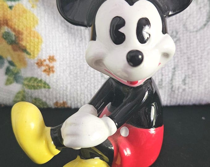 Vintage Walt Disney Production Mickey Mouse Sitting Figurine made in Japan. C7/34
